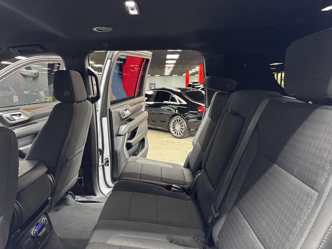 Used 2023 GMC Yukon XL SLE image 40