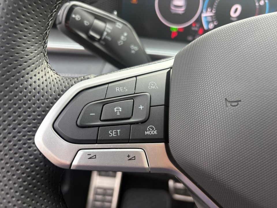 Certified 2026 Volkswagen Tiguan SE R-Line AWD/4WD image 19