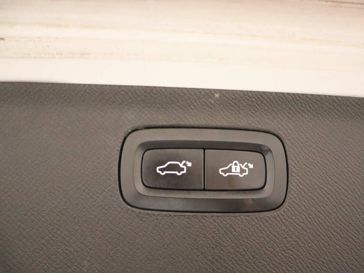 Used 2020 Volvo XC90 T6 Momentum w/ Protection Package Premier AWD/4WD image 19