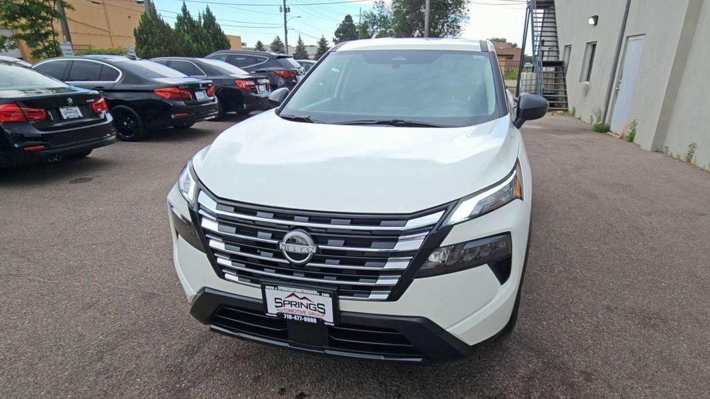 Used 2025 Nissan Rogue S image 3