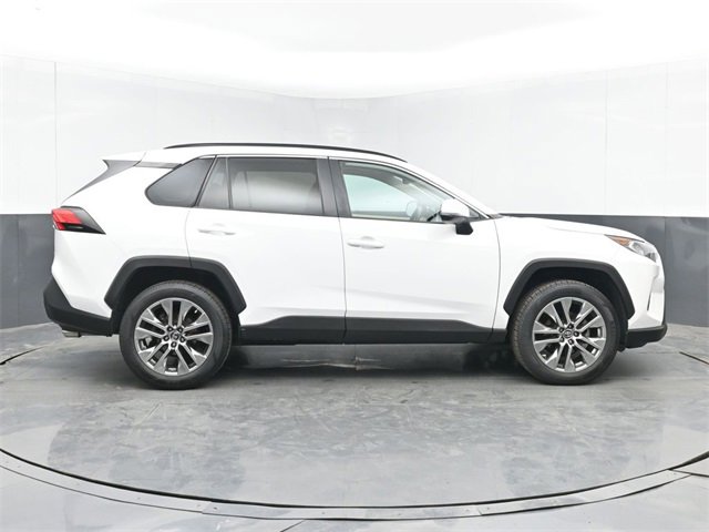 Used 2019 Toyota RAV4 XLE Premium image 11