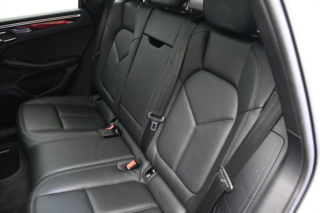 Certified 2023 Porsche Macan AWD/4WD image 38