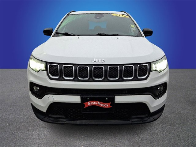 Used 2024 Jeep Compass Latitude image 2