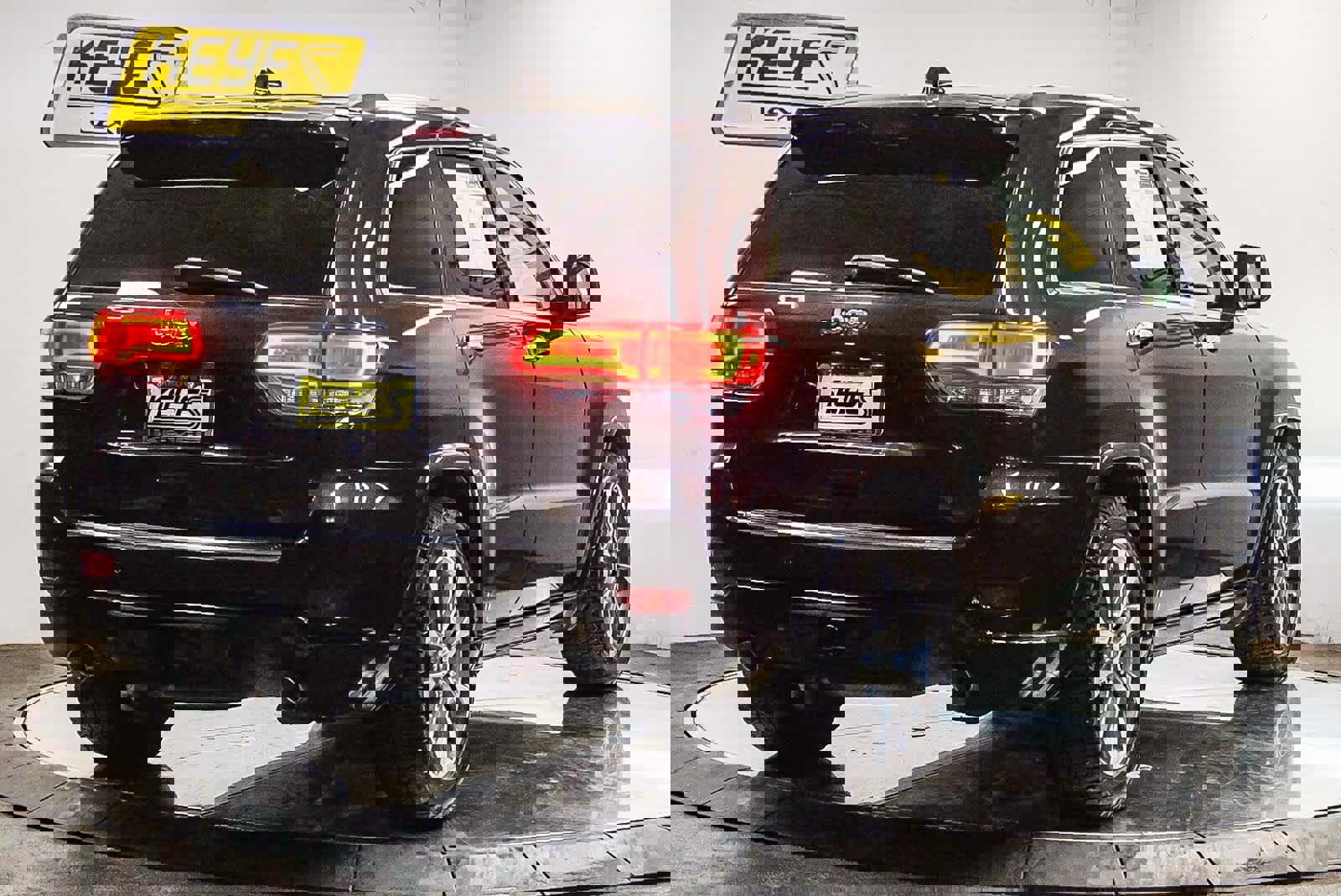 Used 2017 Jeep Grand Cherokee Overland image 4