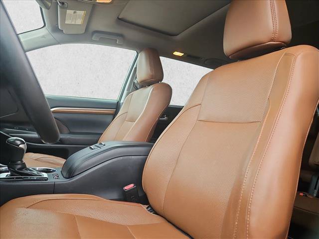 Used 2017 Toyota Highlander Limited FWD image 16