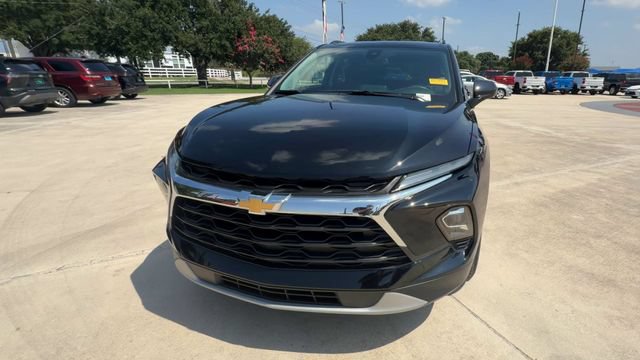 Used 2024 Chevrolet Blazer LT w/ Convenience Package FWD image 3