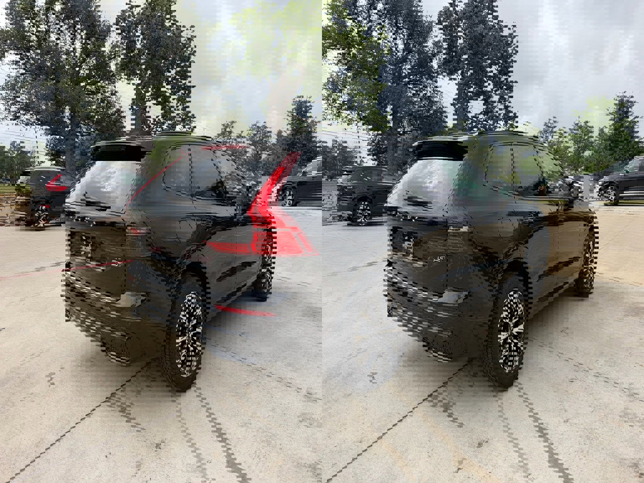 Certified 2024 Volvo XC60 B5 Plus w/ Protection Package Premier AWD/4WD image 6