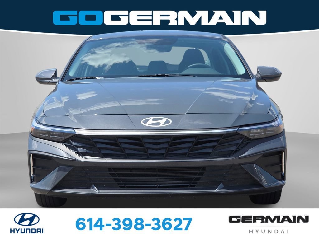 Used 2025 Hyundai Elantra SE FWD image 2
