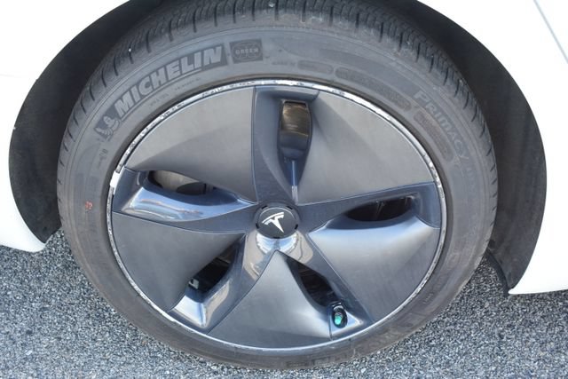 Used 2020 Tesla Model 3 Standard Range Plus RWD image 40