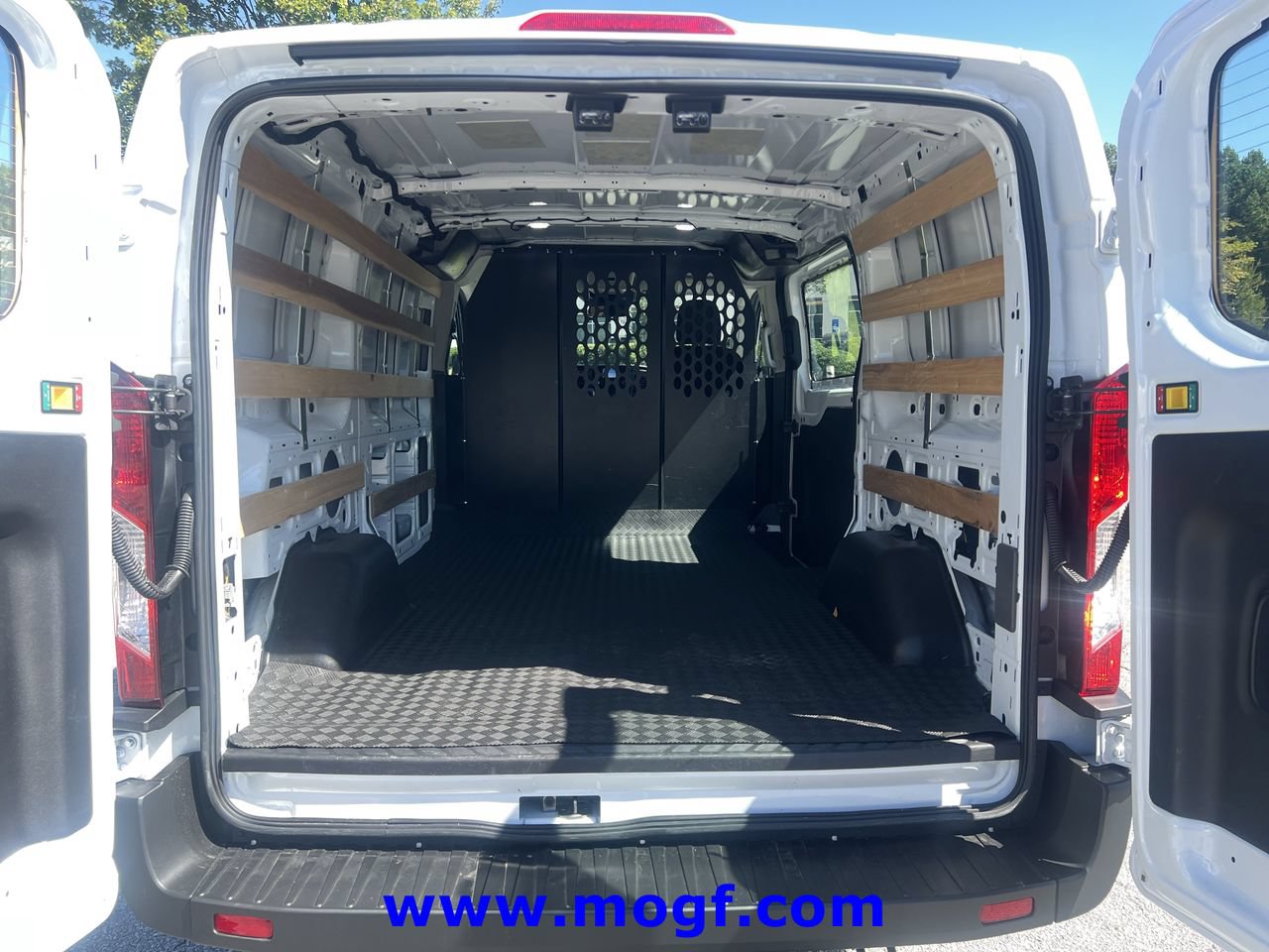 Used 2025 Ford Transit 250 Low Roof w/ Exterior Upgrade Package RWD image 20