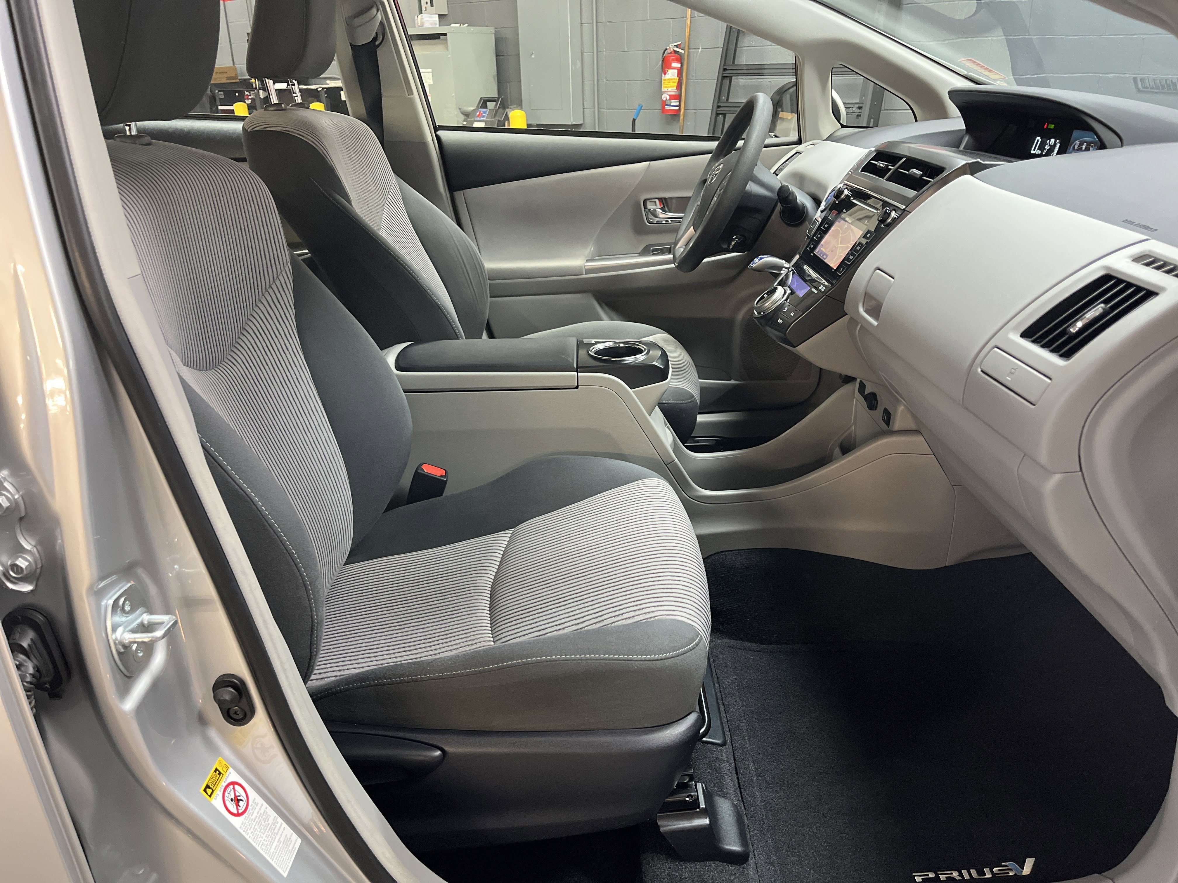 Used 2016 Toyota Prius V Three image 32