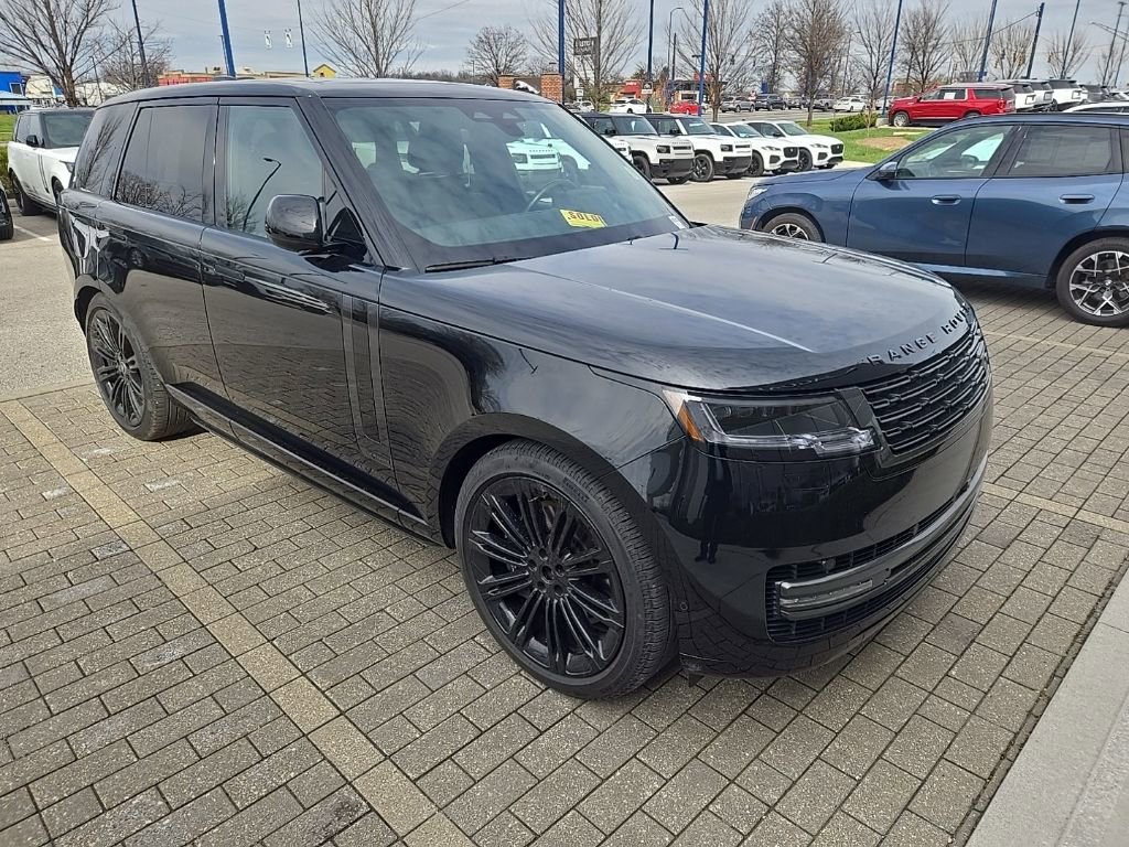 Used 2025 Land Rover Range Rover Autobiography image 3