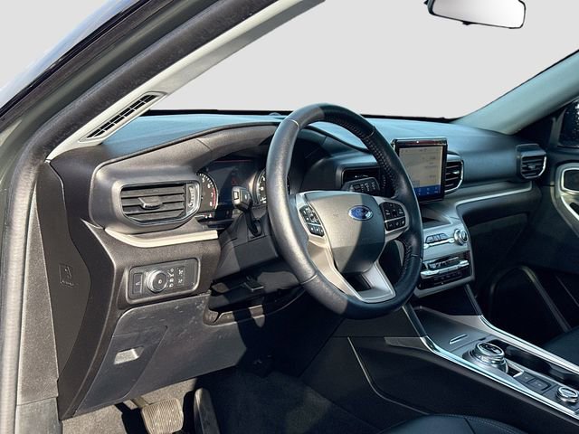 Certified 2022 Ford Explorer XLT w/ Equipment Group 202A image 11
