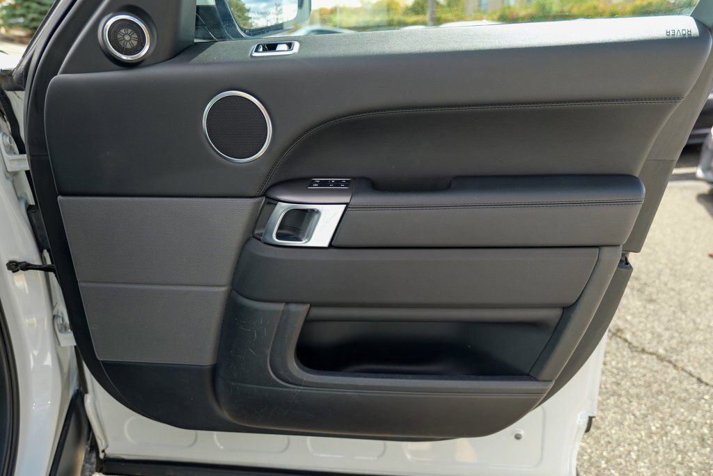 Used 2022 Land Rover Range Rover Sport SE image 32