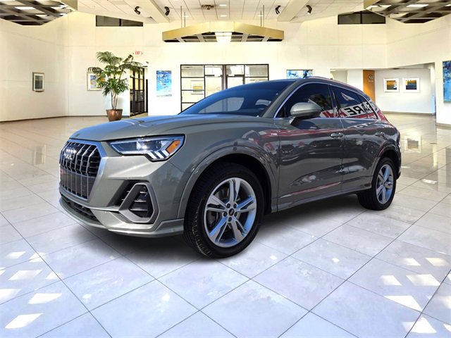 Used 2022 Audi Q3 2.0T Premium Plus w/ Premium Plus Package image 3