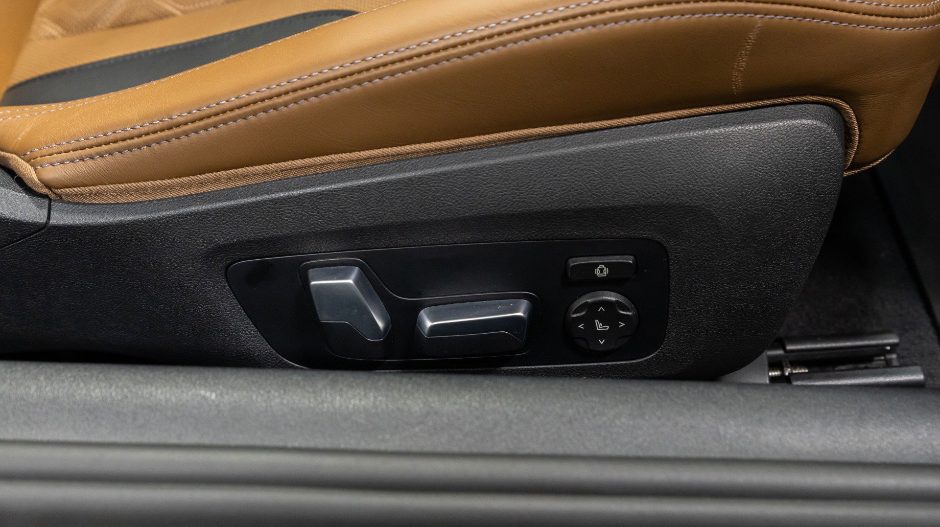 Used 2023 BMW M8 Competition image 55