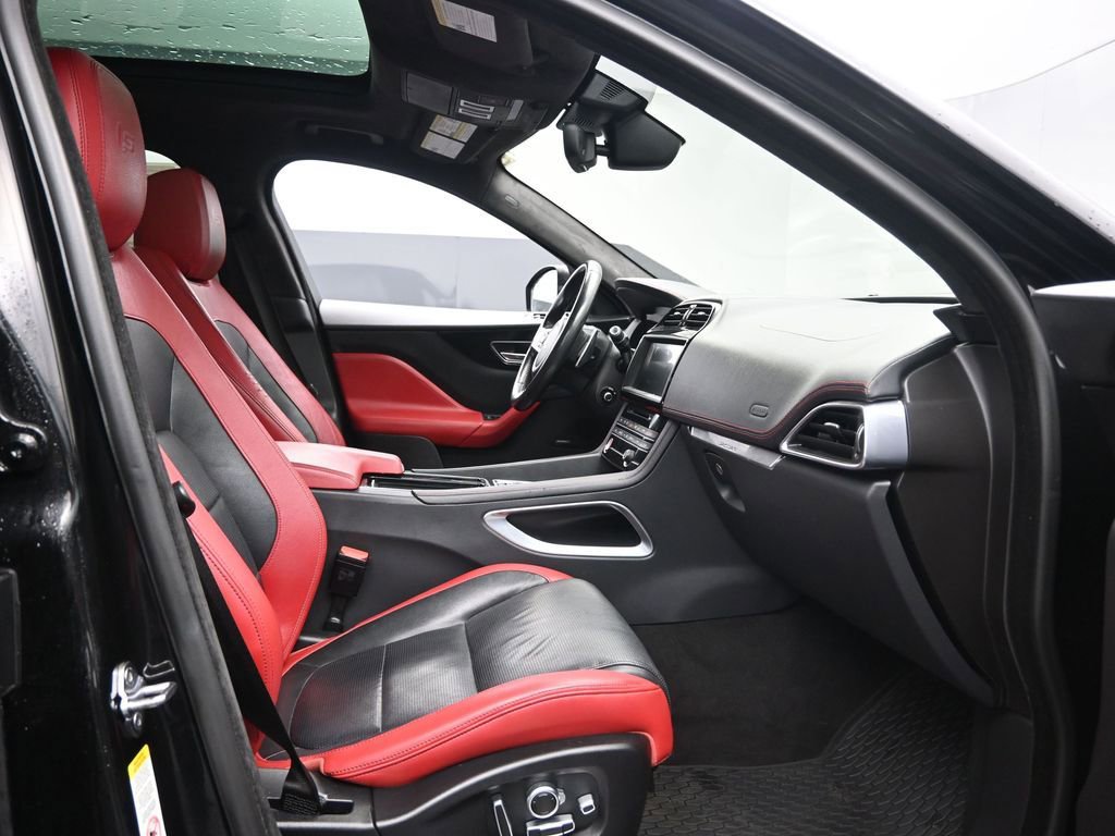 Used 2020 Jaguar F-PACE S image 27