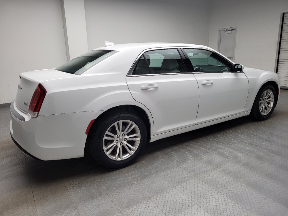 Used 2019 Chrysler 300 Touring w/ Driver Convenience Group RWD image 10