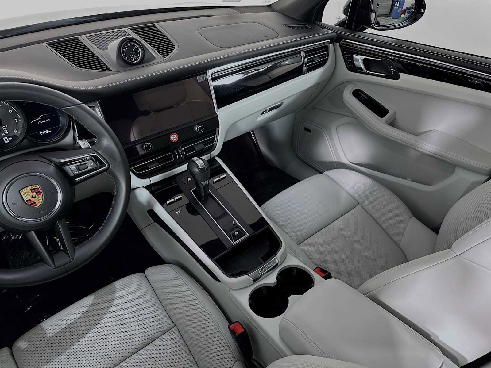 Certified 2025 Porsche Macan image 26