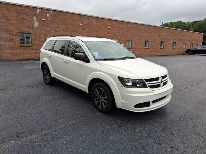 Used 2018 Dodge Journey SE w/ Blacktop Package FWD image 3