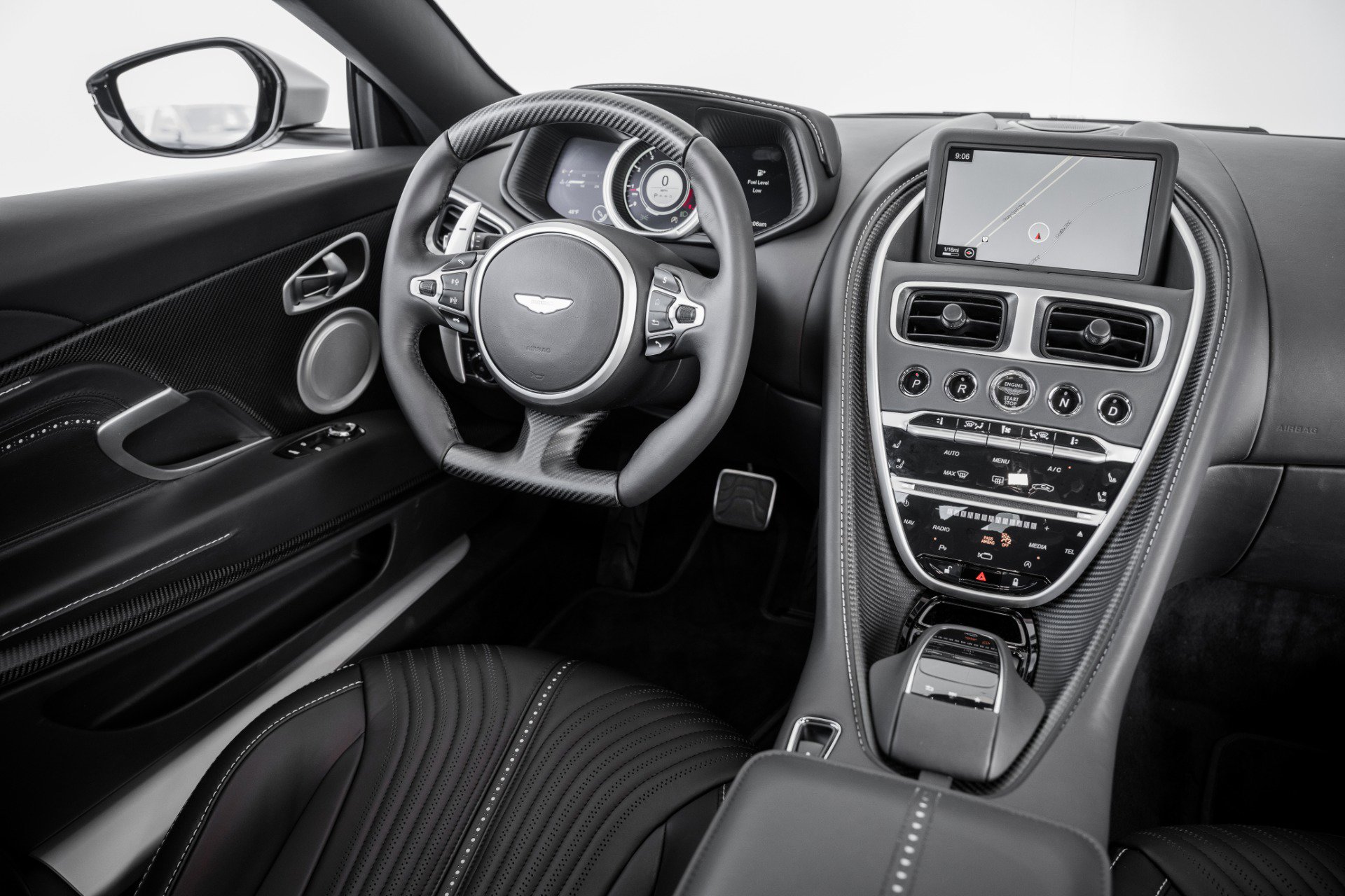 Used 2023 Aston Martin DB11 Coupe image 15