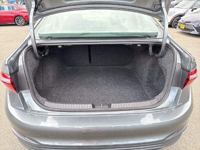 Used 2024 Volkswagen Jetta SE FWD image 12