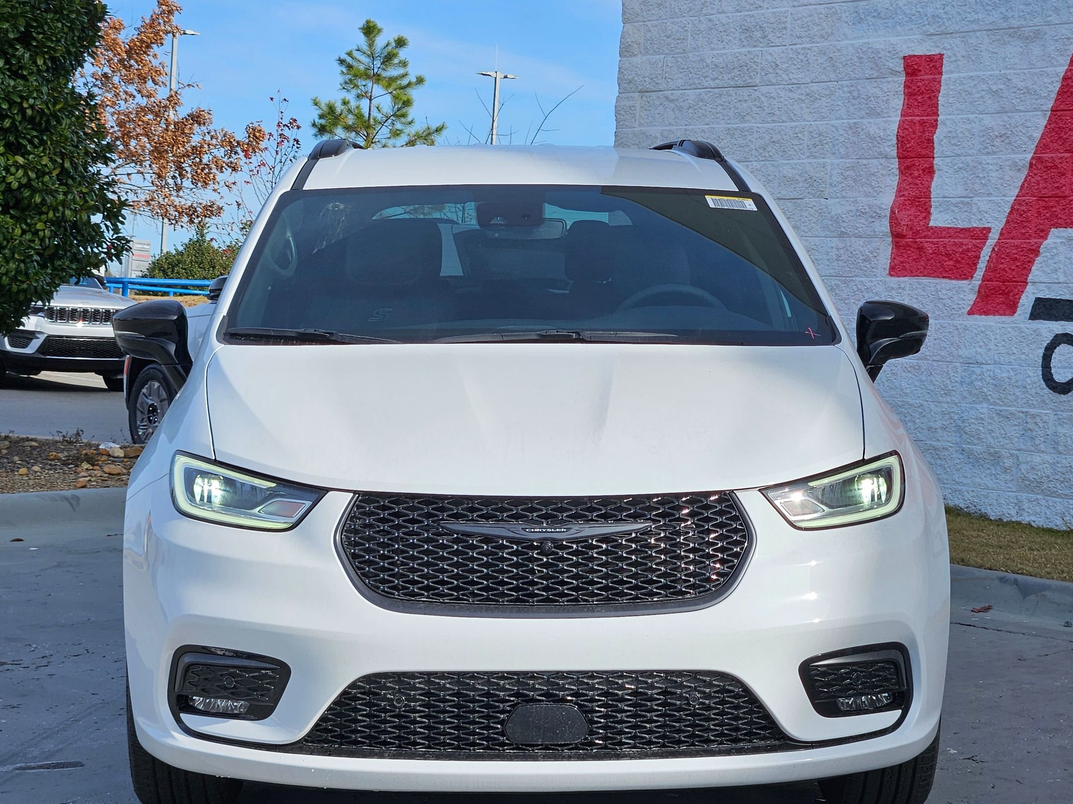 New 2026 Chrysler Pacifica Select image 2