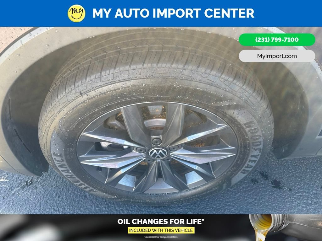 Used 2024 Volkswagen Tiguan SE w/ Panoramic Sunroof Package AWD/4WD image 9