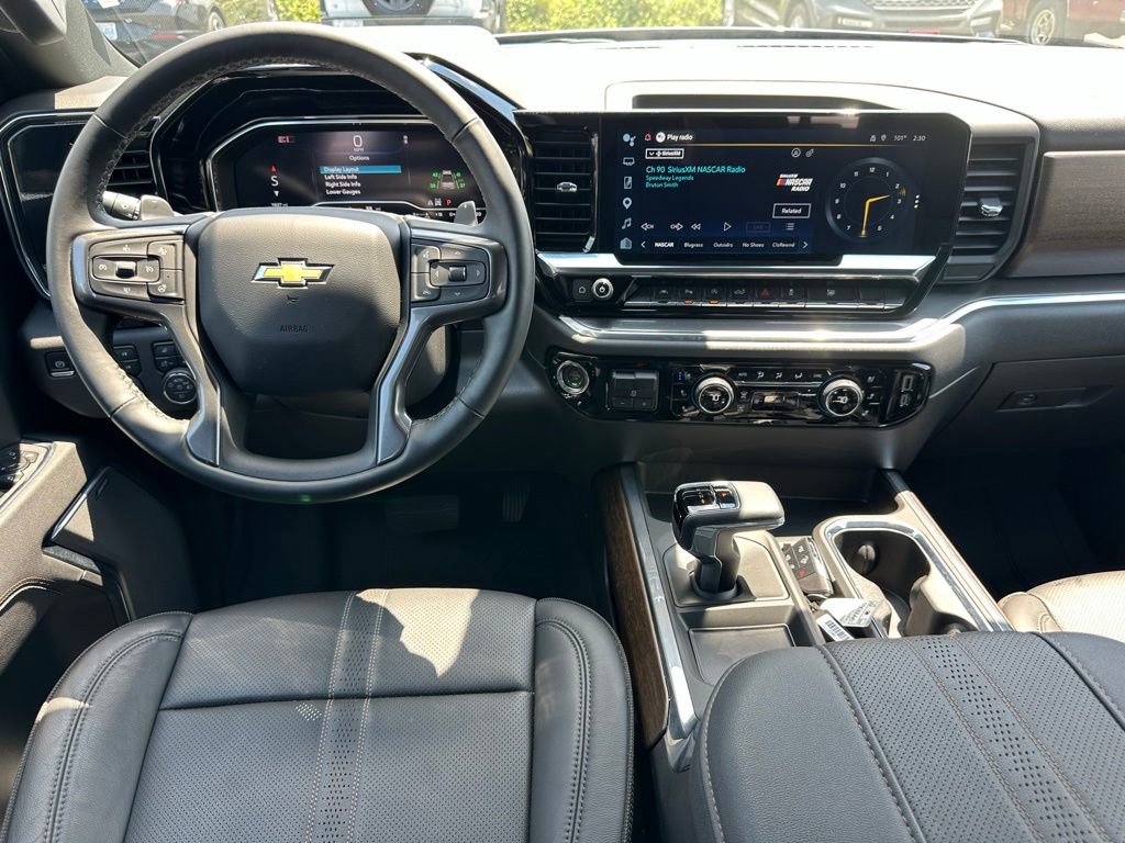 Used 2025 Chevrolet Silverado 1500 High Country w/ High Country Premium Package AWD/4WD image 4