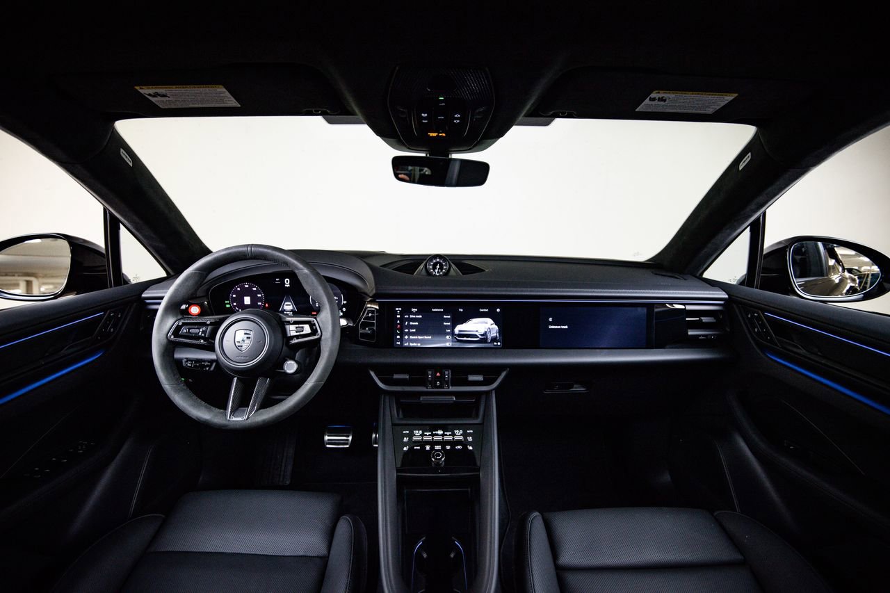 Certified 2025 Porsche Macan Turbo Electric AWD/4WD image 27