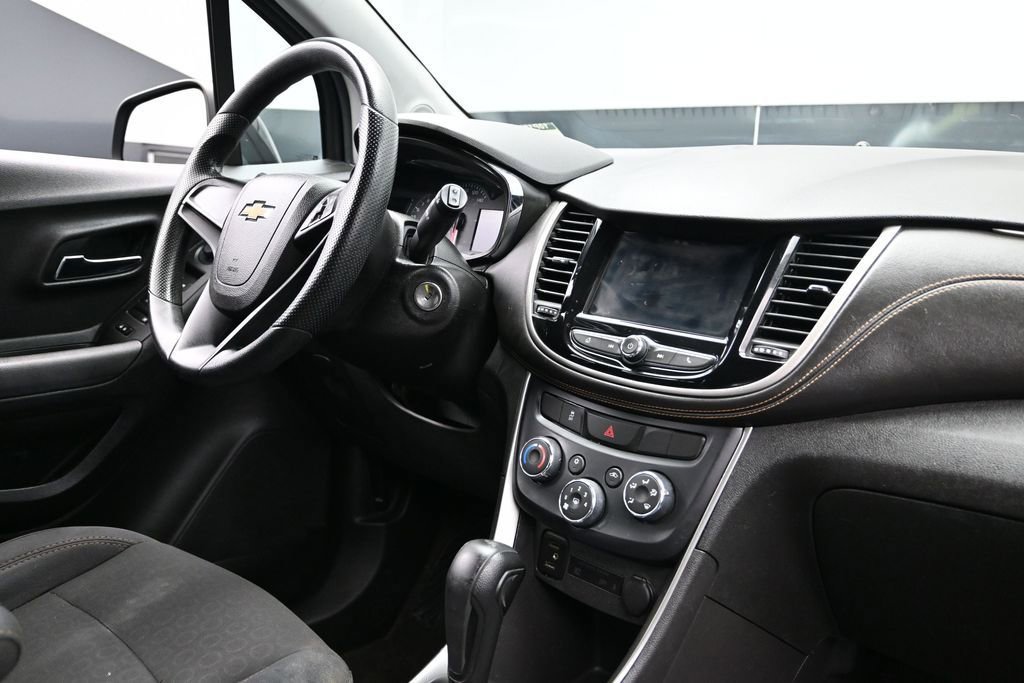 Used 2018 Chevrolet Trax LS FWD image 14