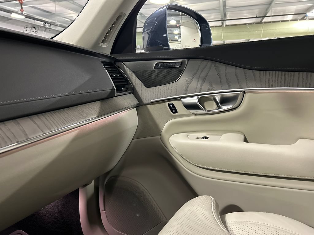 Certified 2025 Volvo XC90 T8 Ultra w/ Protection Package Premier AWD/4WD image 20