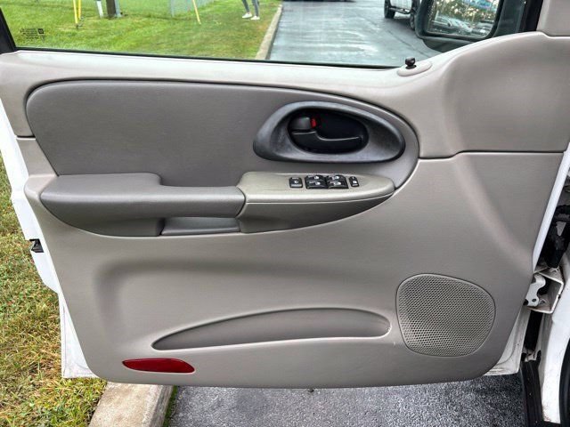 Used 2004 Chevrolet TrailBlazer LS w/ LS Preferred Equipment Group AWD/4WD image 9