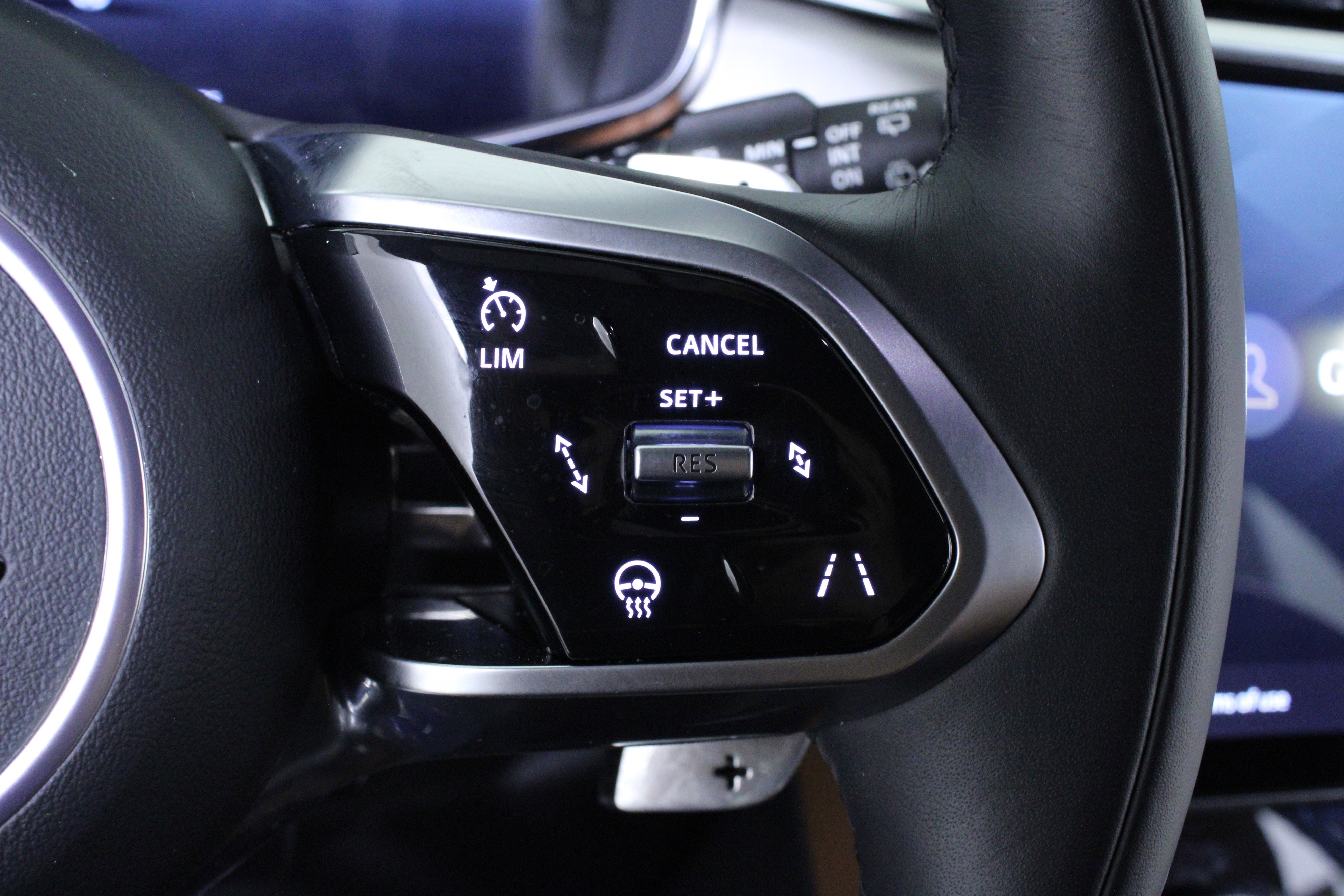 Used 2025 Jaguar F-PACE R-Dynamic S image 22