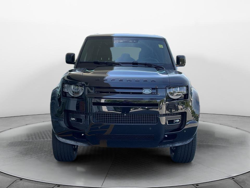 Used 2024 Land Rover Defender 110 X-Dynamic SE AWD/4WD image 2