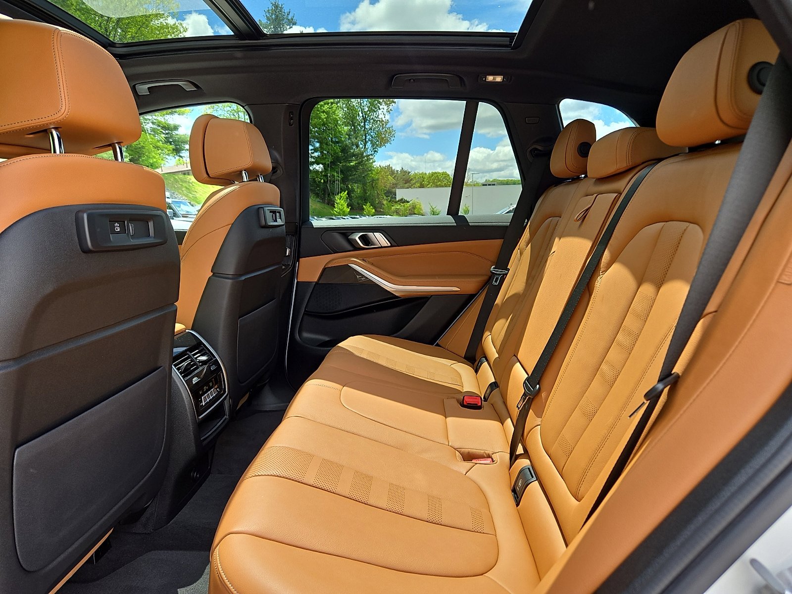 Used 2022 BMW X5 xDrive40i w/ Luxury Seating Package AWD/4WD image 10