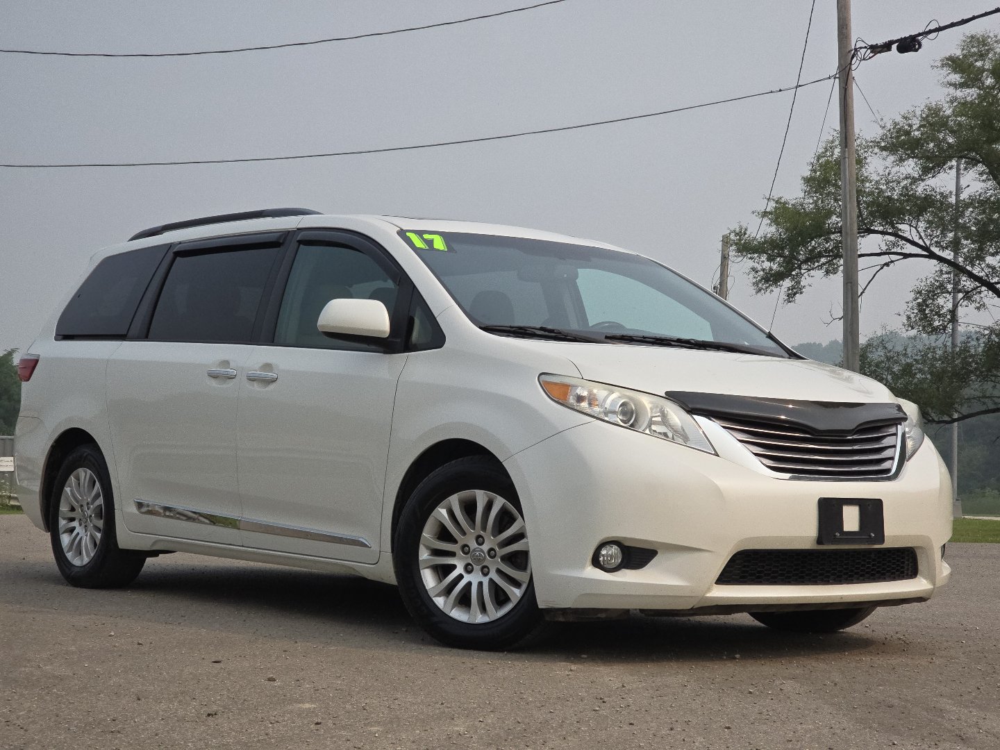 Used 2017 Toyota Sienna XLE FWD image 30