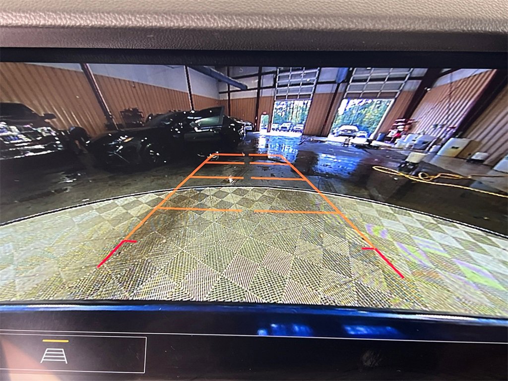 Used 2023 Buick Envision Essence image 30