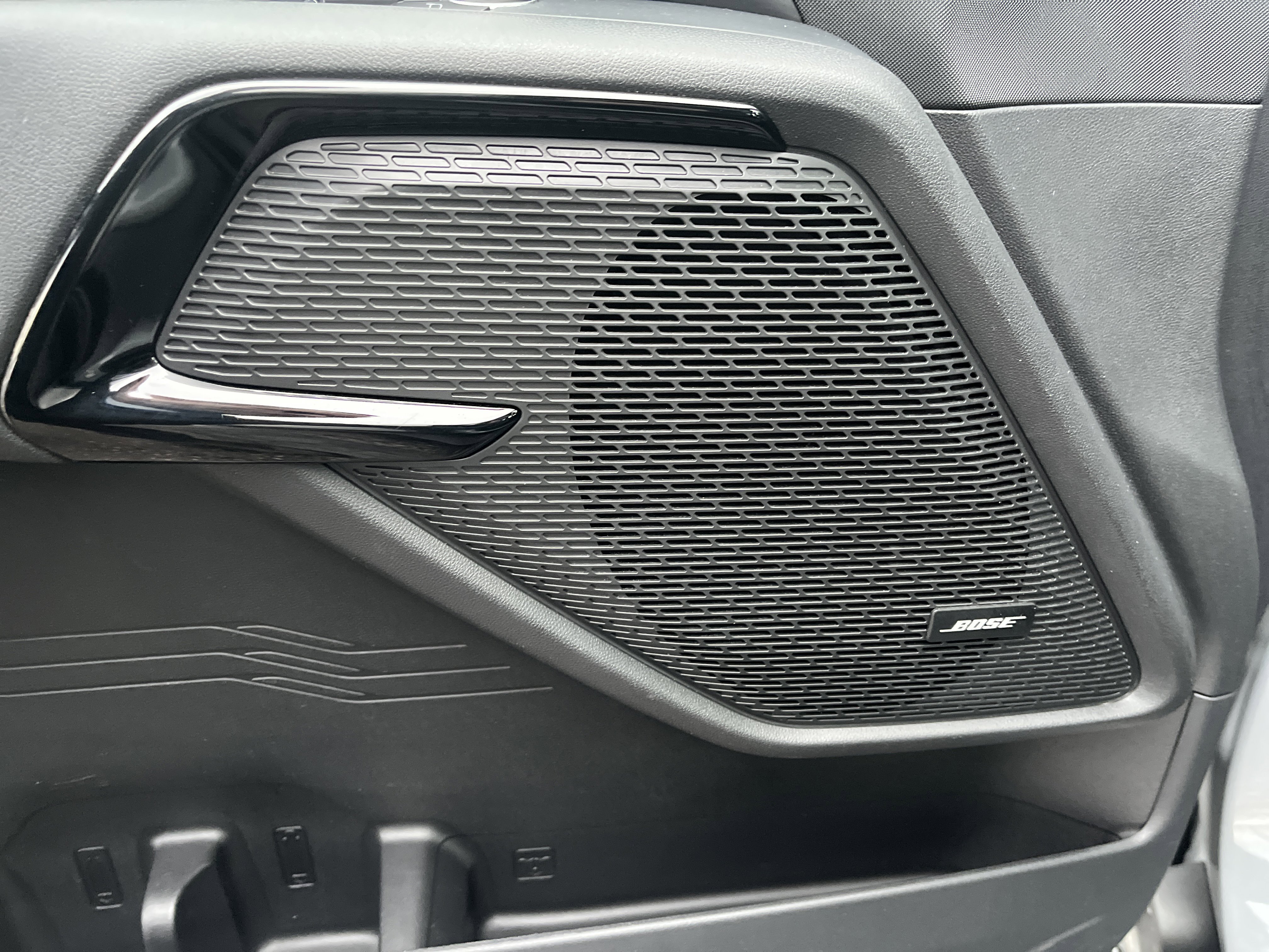 Used 2025 Chevrolet Silverado EV LT w/ LT Premium Package image 13