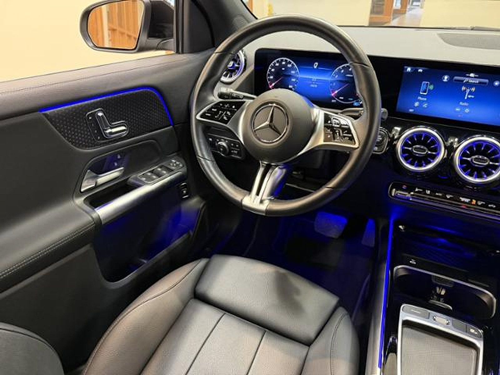 Used 2025 Mercedes-Benz GLA 250 image 8