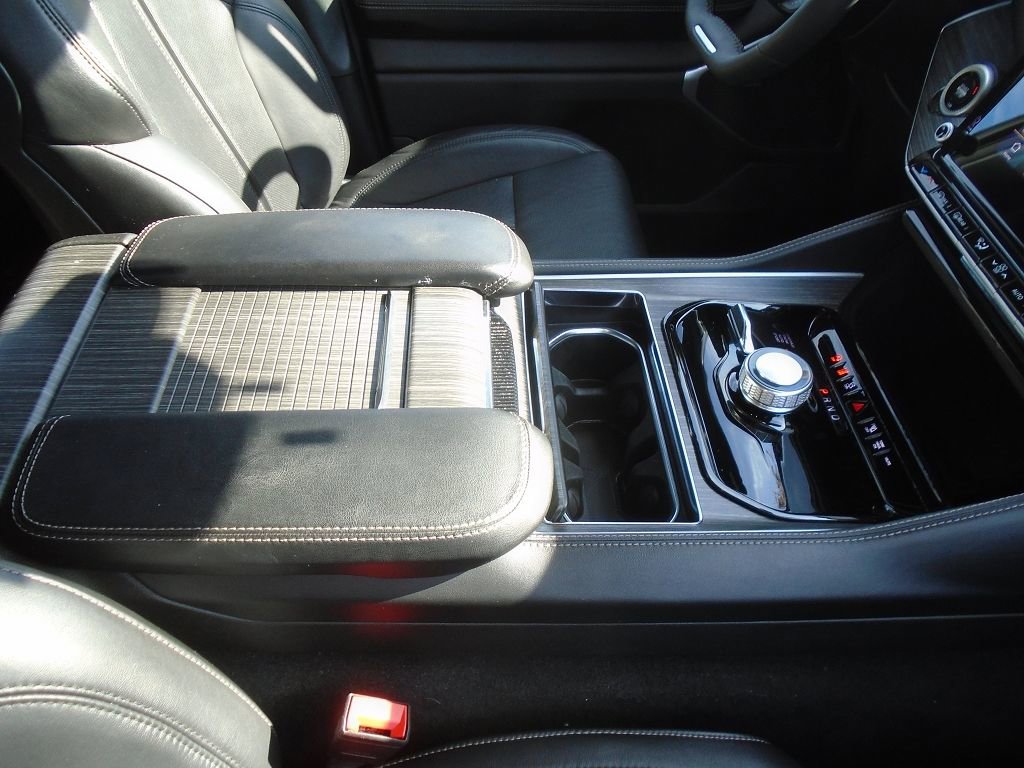 Used 2024 Jeep Wagoneer L Series II w/ Flexible Seating Group image 16