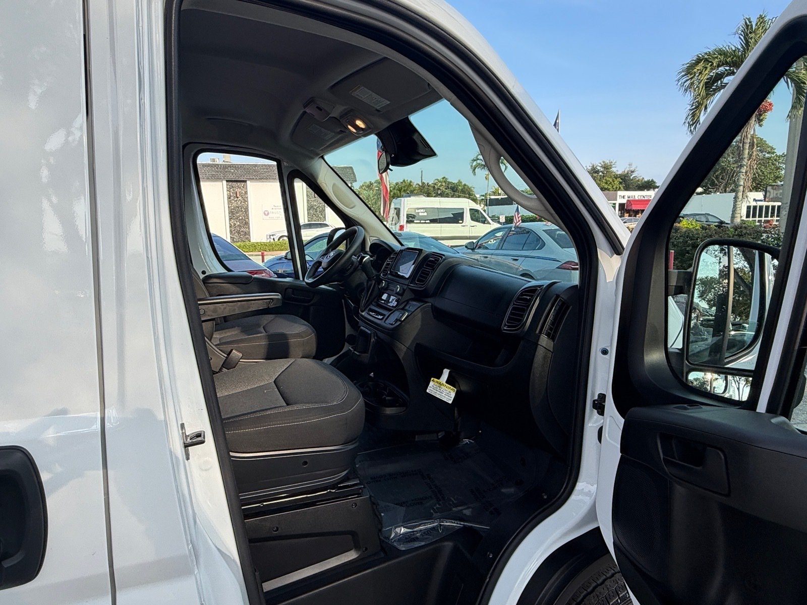Used 2025 RAM ProMaster 2500 w/ U-Haul Equipment Group FWD image 11
