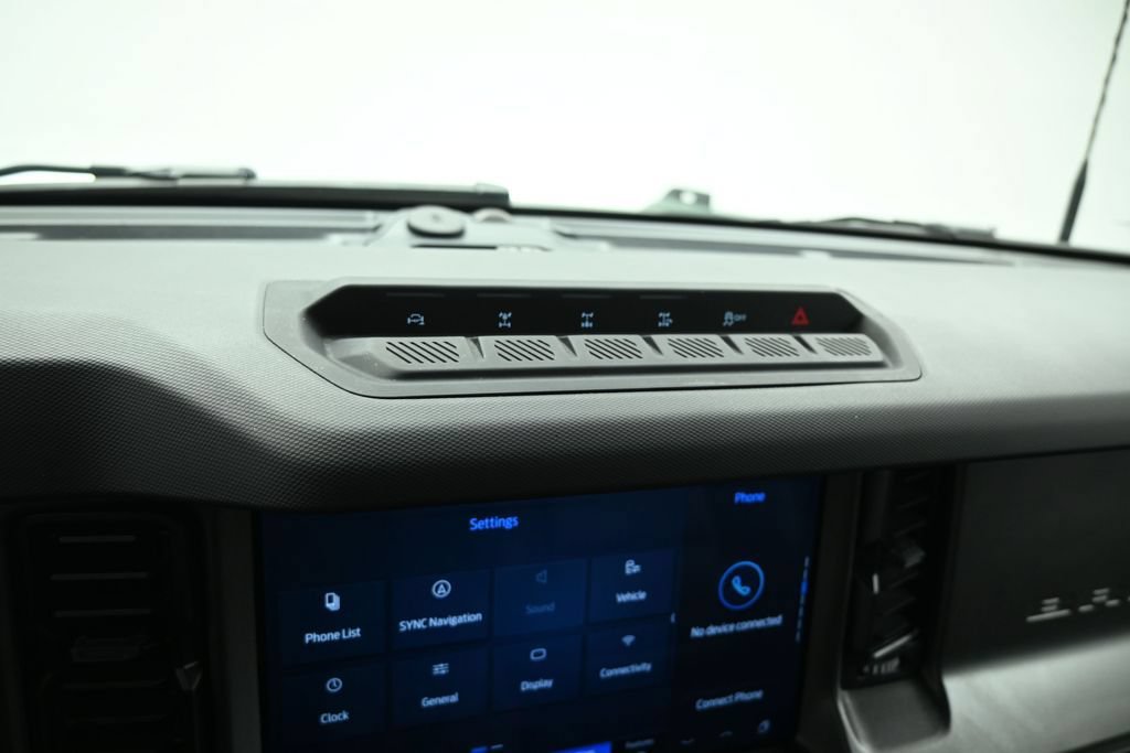 Certified 2025 Ford Bronco Badlands AWD/4WD image 13