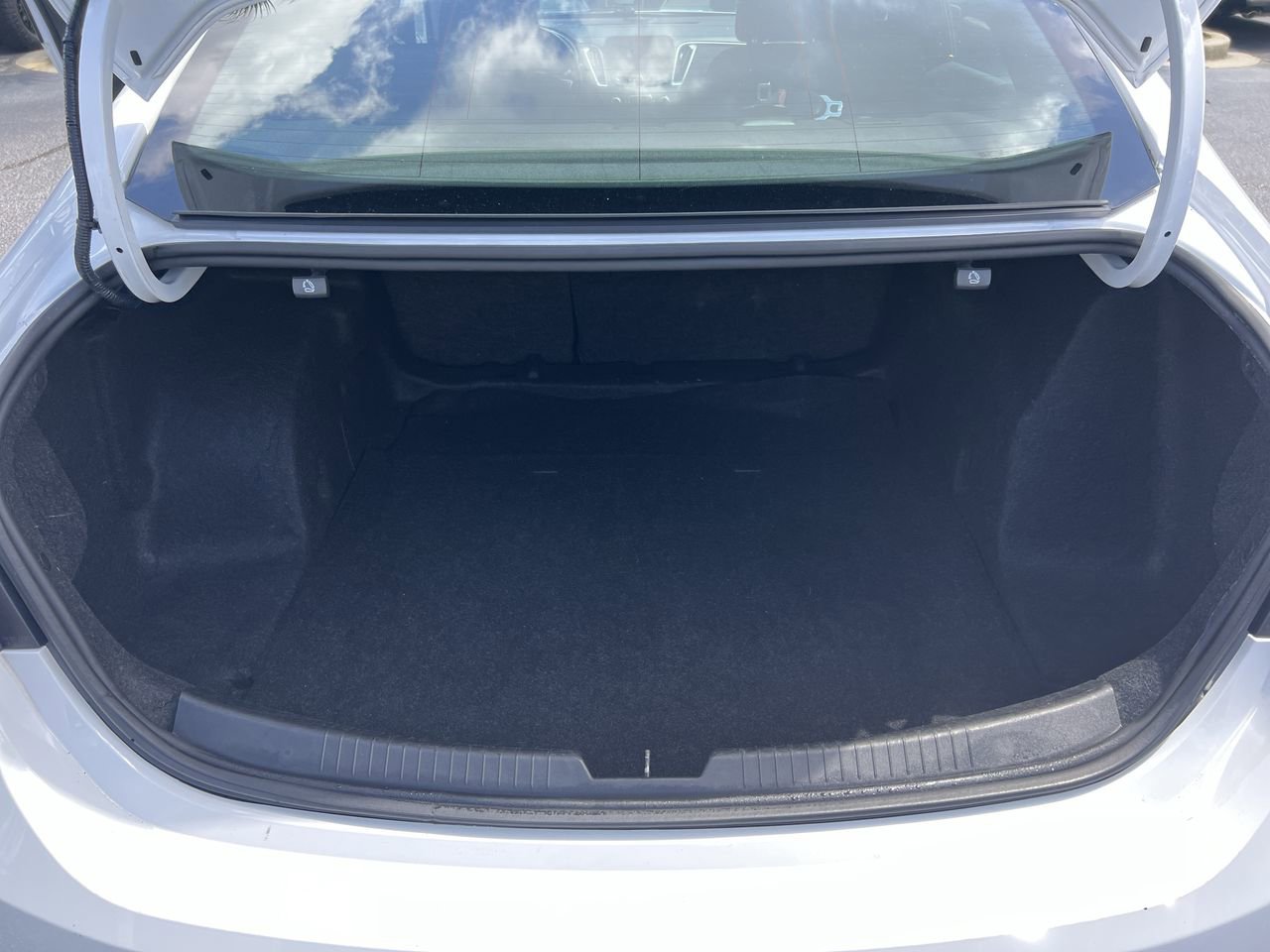Used 2023 Chevrolet Malibu LT FWD image 33