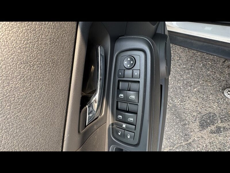 Used 2010 Jeep Liberty Sport w/ Popular Equipment Group AWD/4WD image 17