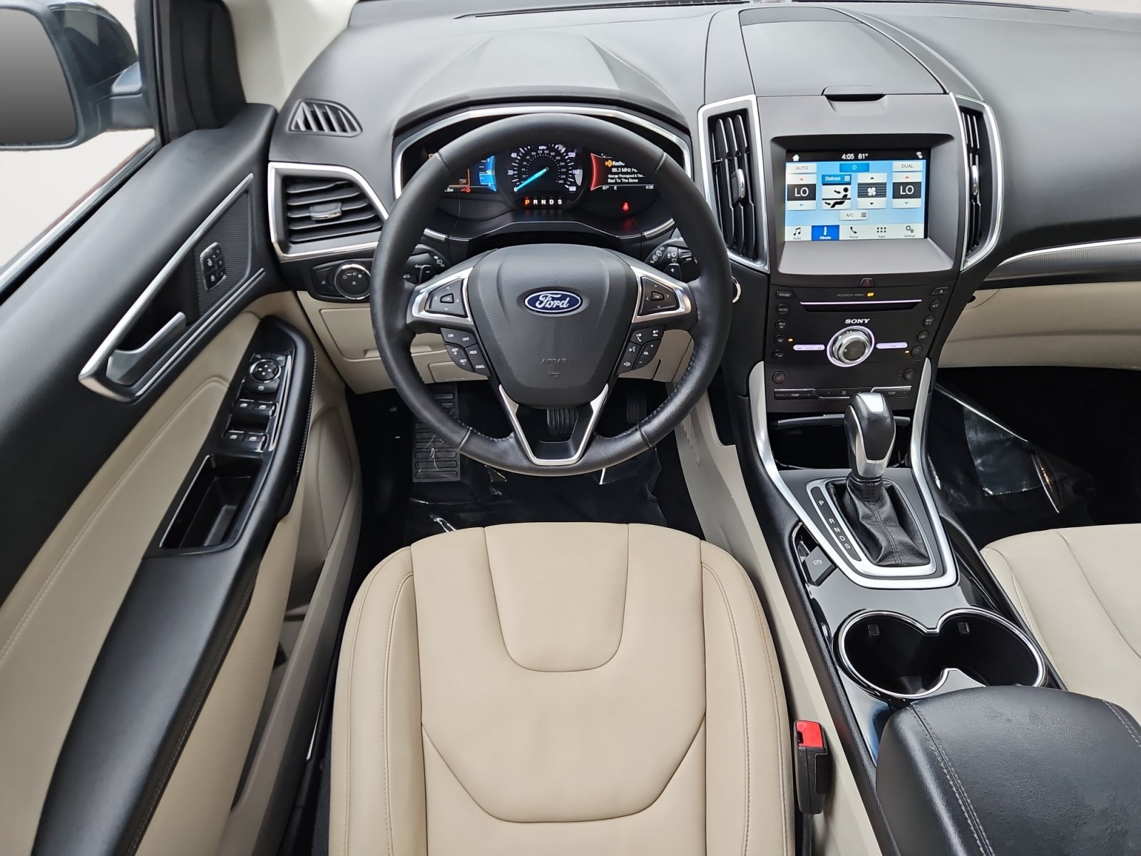 Used 2018 Ford Edge Titanium FWD image 10