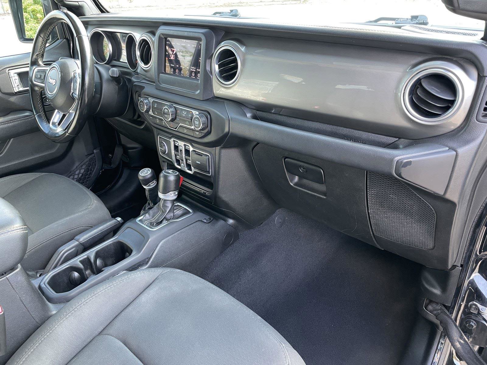 Used 2020 Jeep Wrangler Unlimited Sahara image 39