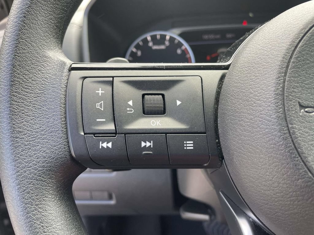 Used 2023 Nissan Rogue SV AWD/4WD image 19