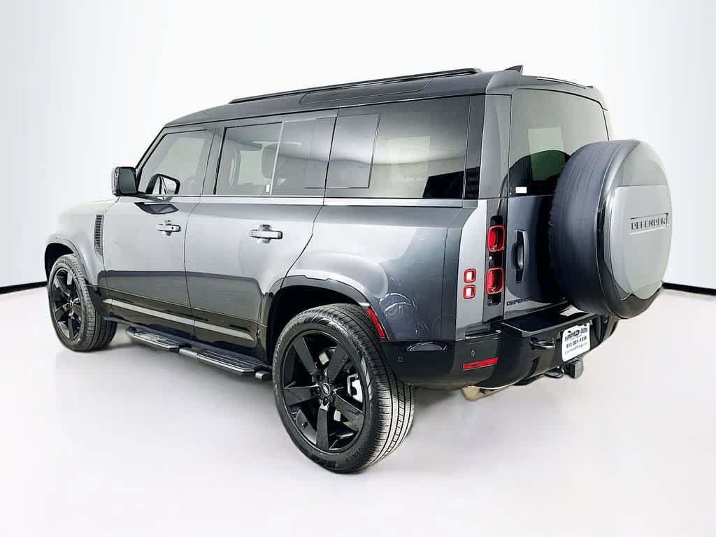 Used 2025 Land Rover Defender 110 X-Dynamic SE AWD/4WD image 4