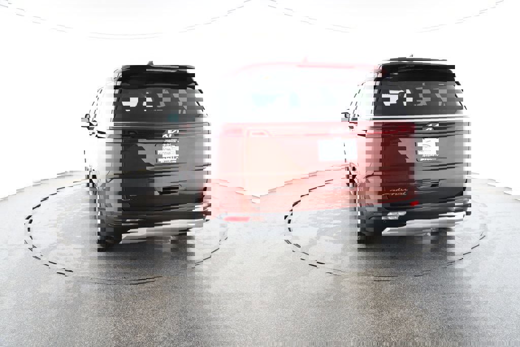 Used 2022 Kia Carnival LX image 4